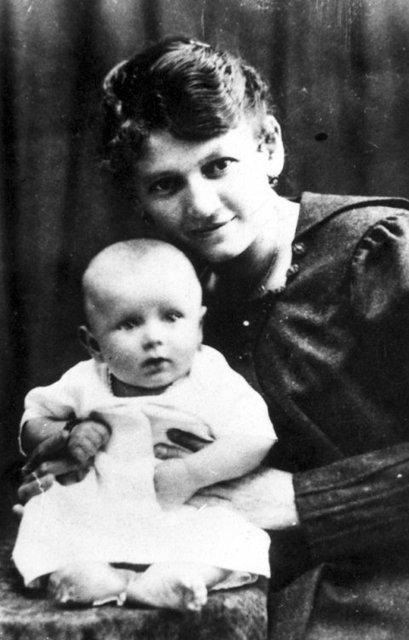 Karol Wojtyła z matką